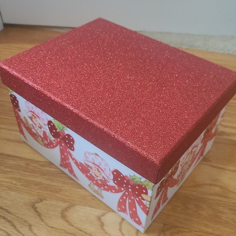 Strawberry Shortcake Box 🍓 - Picture 2 of 7